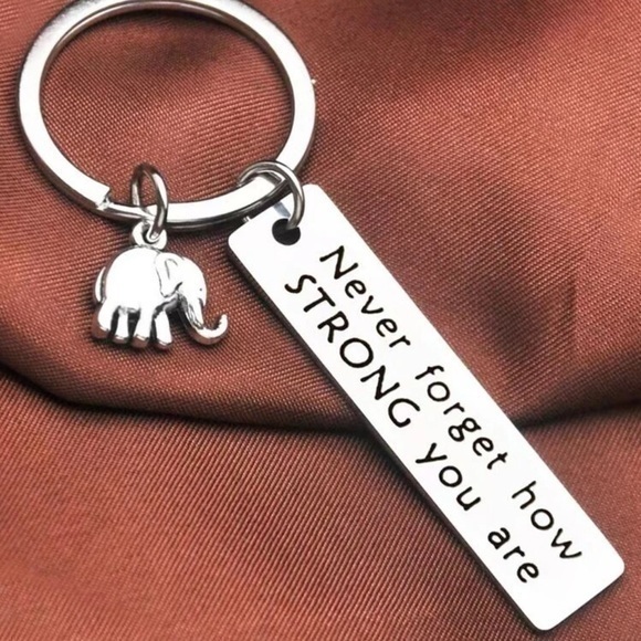 Elephant Charm Keychain Silver Plated Gift Never Forget How Strong You Are - Picture 1 of 5